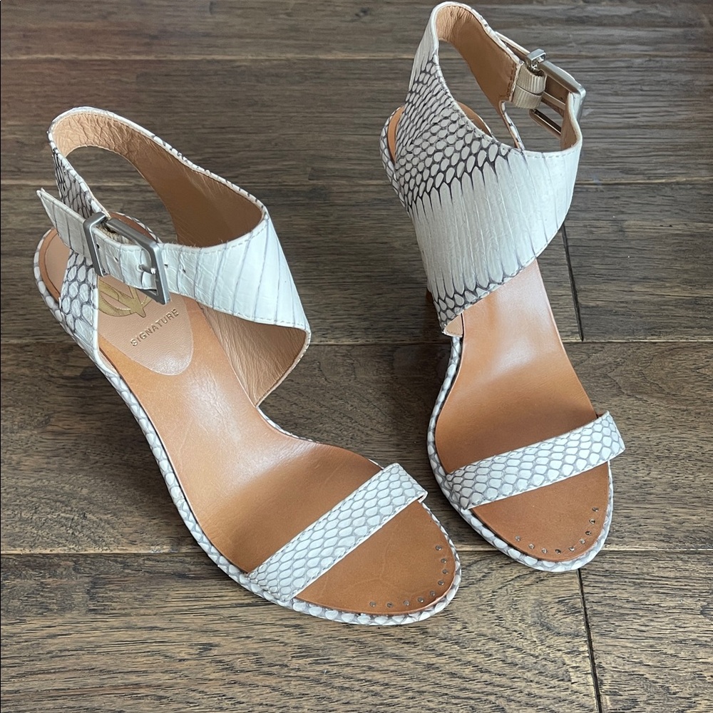 Vero Cuoio White Snakeskin Sandals